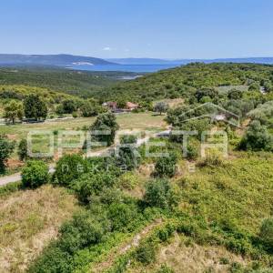 Kavran – Građevinsko zemljište s pogledom na more i građevinskom dozvolom za kuć