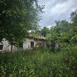 Klana - okolica, kuća + gospodarski objekt/garaža,