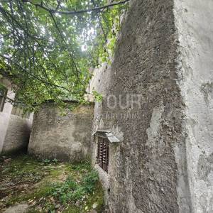 Klana - okolica, kuća + gospodarski objekt/garaža,