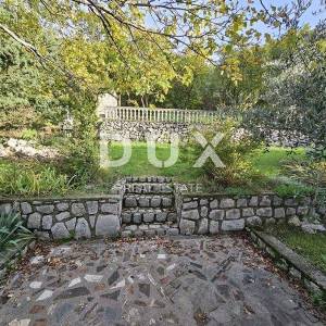 KLENOVICA- dvojna kuća/villa 320m2 s pogledom na more + okoliš 400m2 