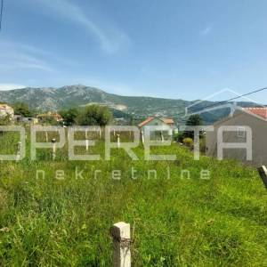 Klis - građevinska parcela s pogledom na more!