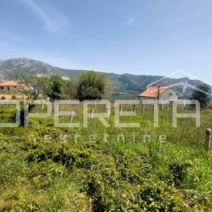 Klis - građevinska parcela s pogledom na more!