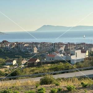 Komiža, gradjevinsko zemljiste za 2 kuće s pogledom i pristupnim putem, 1/1 vlas