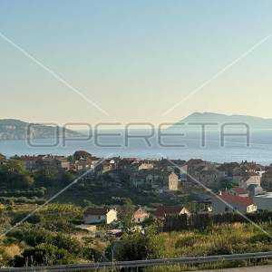 Komiža, gradjevinsko zemljiste za 2 kuće s pogledom i pristupnim putem, 1/1 vlas