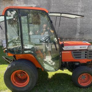 Kompaktni traktor Kubota B2100 HST