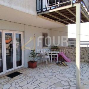 Korčula, Lumbarda, kuća s dva stana 180m od mora!