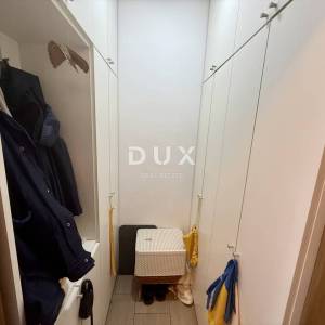 KOSTRENA - 3S+DB u novijoj gradnji s vrtom i pogledom na more!