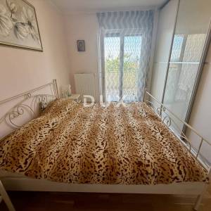 KOSTRENA - 3S+DB u novijoj gradnji s vrtom i pogledom na more!