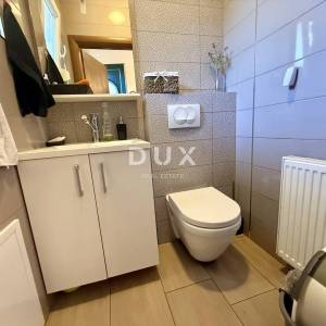 KOSTRENA - 3S+DB u novijoj gradnji s vrtom i pogledom na more!