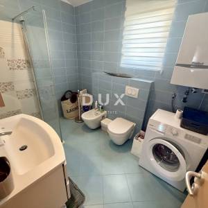 KOSTRENA - 3S+DB u novijoj gradnji s vrtom i pogledom na more!