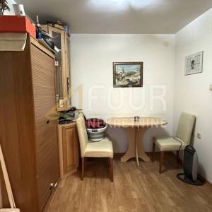 Kostrena, dva stana s terasom, garažom i okućnicom