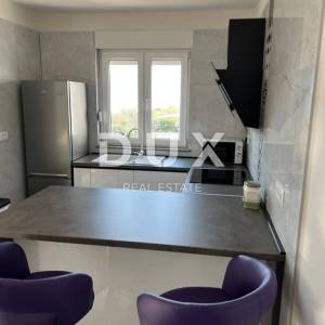 KOSTRENA, GLAVANI - Dva apartmana s velikom terasom i parkirnim mjestima