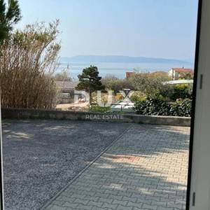 KOSTRENA, GLAVANI - Dva apartmana s velikom terasom i parkirnim mjestima