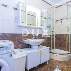 KOSTRENA, GLAVANI - Dva apartmana s velikom terasom i parkirnim mjestima