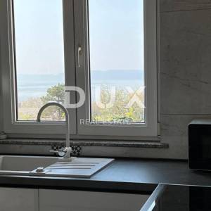 KOSTRENA, GLAVANI - Dva apartmana s velikom terasom i parkirnim mjestima