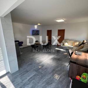 KOSTRENA, GLAVANI - Dva apartmana s velikom terasom i parkirnim mjestima