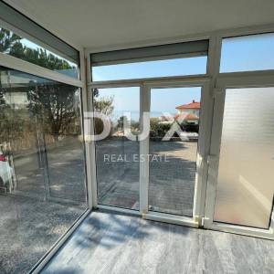 KOSTRENA, GLAVANI - Dva apartmana s velikom terasom i parkirnim mjestima