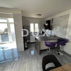 KOSTRENA, GLAVANI - Dva apartmana s velikom terasom i parkirnim mjestima