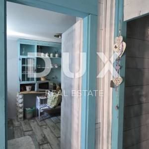 KOSTRENA - Komadić privatnog raja tik do mora