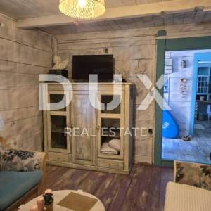KOSTRENA - Komadić privatnog raja tik do mora