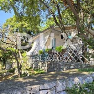 KOSTRENA - Komadić privatnog raja tik do mora