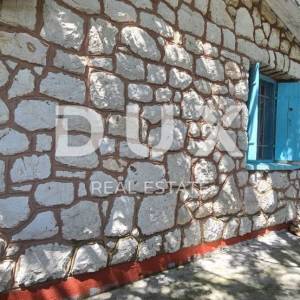 KOSTRENA - Komadić privatnog raja tik do mora