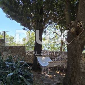 KOSTRENA - Komadić privatnog raja tik do mora