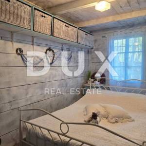 KOSTRENA - Komadić privatnog raja tik do mora