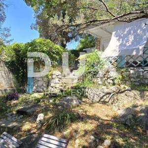 KOSTRENA - Komadić privatnog raja tik do mora