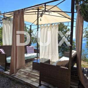 KOSTRENA - Komadić privatnog raja tik do mora