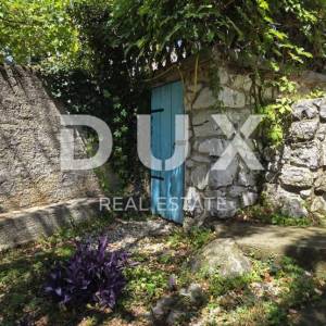 KOSTRENA - Komadić privatnog raja tik do mora