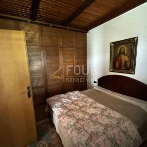 Kostrena, kuća s 3 stana i pogledom na more