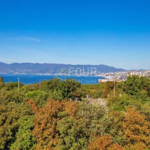Kostrena, moderna vila s bazenom