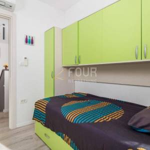 Kostrena, moderna vila s bazenom