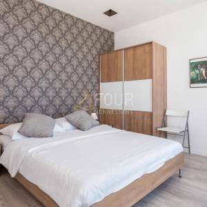 Kostrena, moderna vila s bazenom