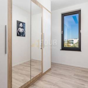 Kostrena, moderna vila s bazenom