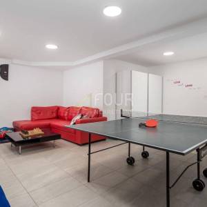 Kostrena, moderna vila s bazenom