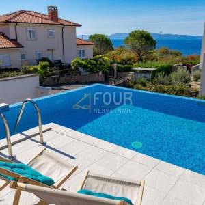 Kostrena, moderna vila s bazenom