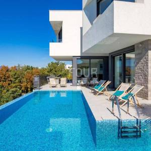 Kostrena, moderna vila s bazenom