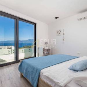 Kostrena, moderna vila s bazenom