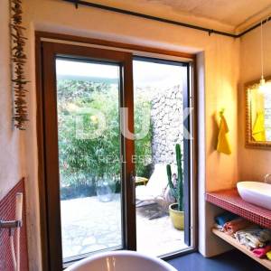 KOSTRENA - Predivna vila s bazenom na parceli od 2200m2