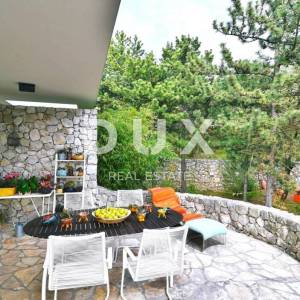 KOSTRENA - Predivna vila s bazenom na parceli od 2200m2