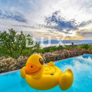 KOSTRENA - Predivna vila s bazenom na parceli od 2200m2