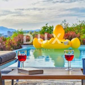 KOSTRENA - Predivna vila s bazenom na parceli od 2200m2