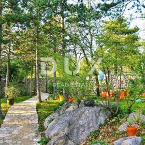 KOSTRENA - Predivna vila s bazenom na parceli od 2200m2