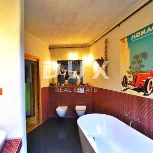 KOSTRENA - Predivna vila s bazenom na parceli od 2200m2