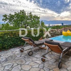 KOSTRENA - Predivna vila s bazenom na parceli od 2200m2