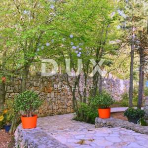 KOSTRENA - Predivna vila s bazenom na parceli od 2200m2