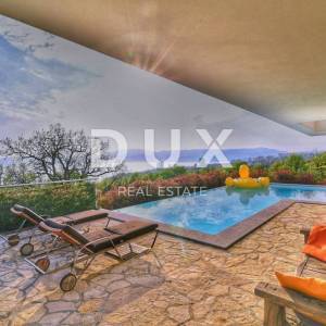 KOSTRENA - Predivna vila s bazenom na parceli od 2200m2