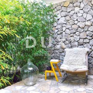 KOSTRENA - Predivna vila s bazenom na parceli od 2200m2